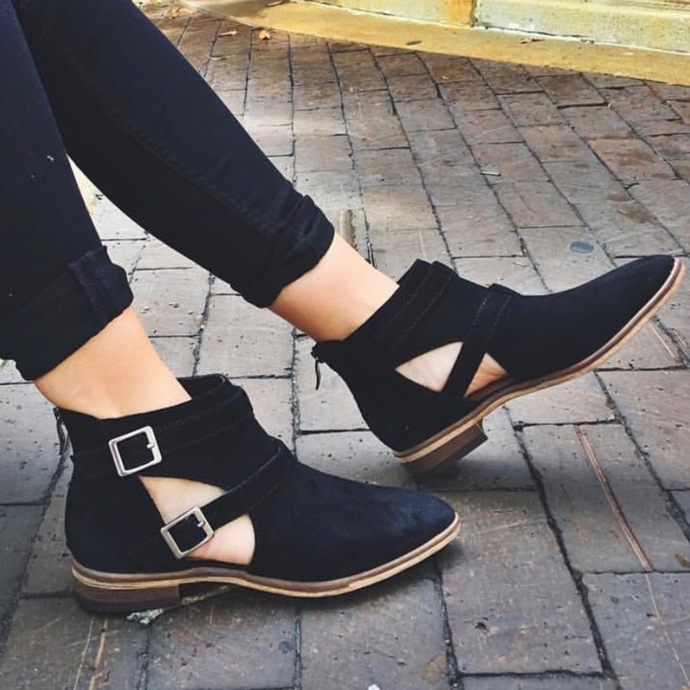 Black Distressed Pointy Toe Open Sides Booties